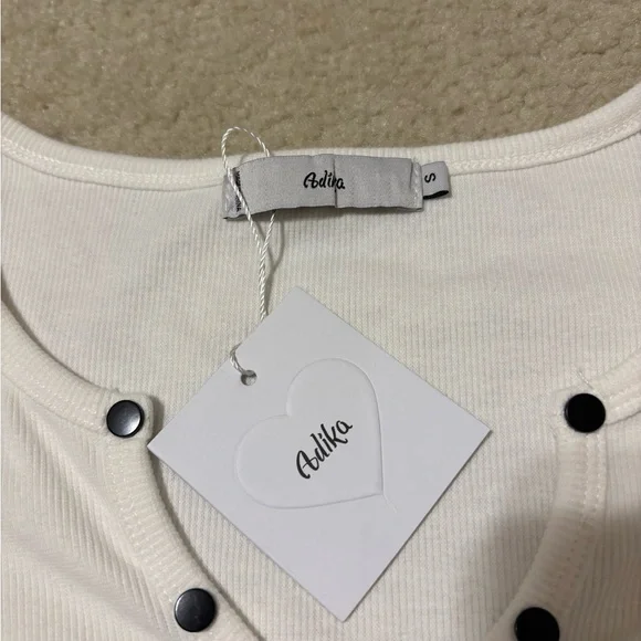 Adika White Cropped Long Sleeve - Picture 2 of 4